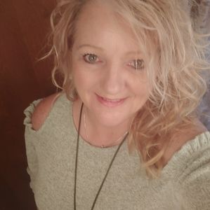 Meet your Posher, Joni